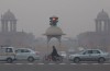 En Images: Delhi Encore Étouffe dans le Smog, en Dépit de l’Interdiction de la Moitié de Ses Voitures