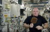 #video av dagen | Astronaut spelar ping-pong med vatten boll