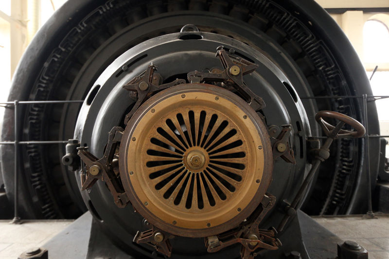 This Dieselpunk Shrine Hides a Century-Old, Fully Operational 800 HP Motor 