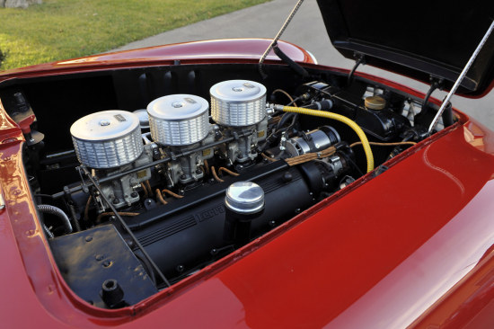 De V12 van de 212 