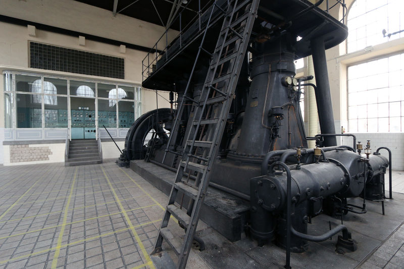 This Dieselpunk Shrine Hides a Century-Old, Fully Operational 800 HP Motor 