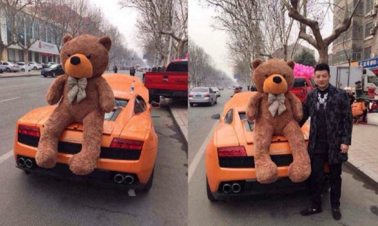 Gallardo met teddybeer
