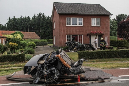 Audi S8 in twee helften