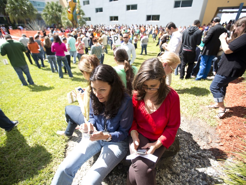 Smartphone Shipments Hit Record High in 2015: IDC