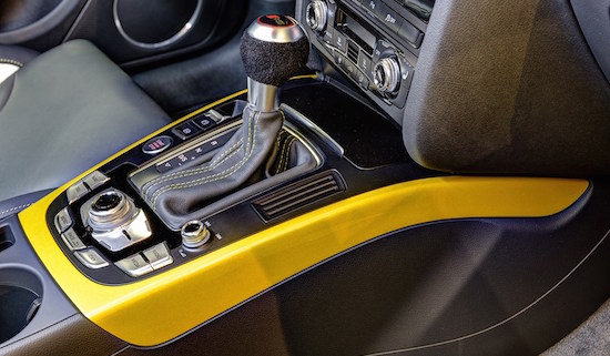 Audi RS4 in Austin Gelb is de powerstation die je wilt