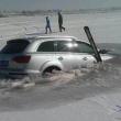 image Audi-Q7-zakt-door-het-ijs-02.jpg