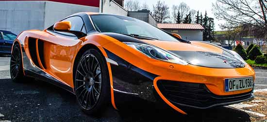 McLaren MP4-12C in oranje en zwart