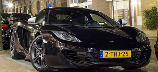 McLaren MP4-12C in het zwart