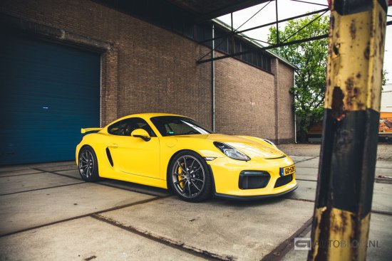 Porsche Cayman GT4
