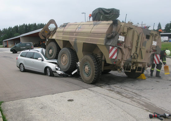 VW Passat versus Radpanzer