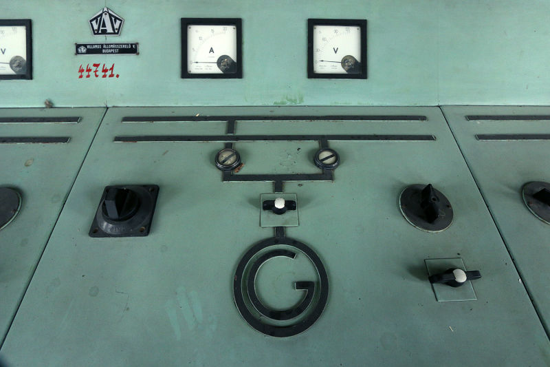 This Dieselpunk Shrine Hides a Century-Old, Fully Operational 800 HP Motor 