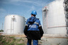 Новосибирск. 11 июля. Сотрудник нефтебазы компании "Газпромнефть" возле резервуаров для хранения топлива. Фото ИТАР-ТАСС/ Евгений Курсков