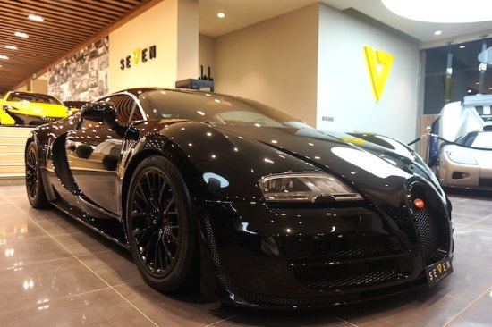 Bugatti Veyron black on black