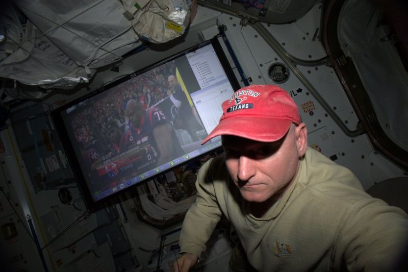 Astronaut Scott Kelly on Liquid Salt, a Stinky Station, and Sleeping in Freefall