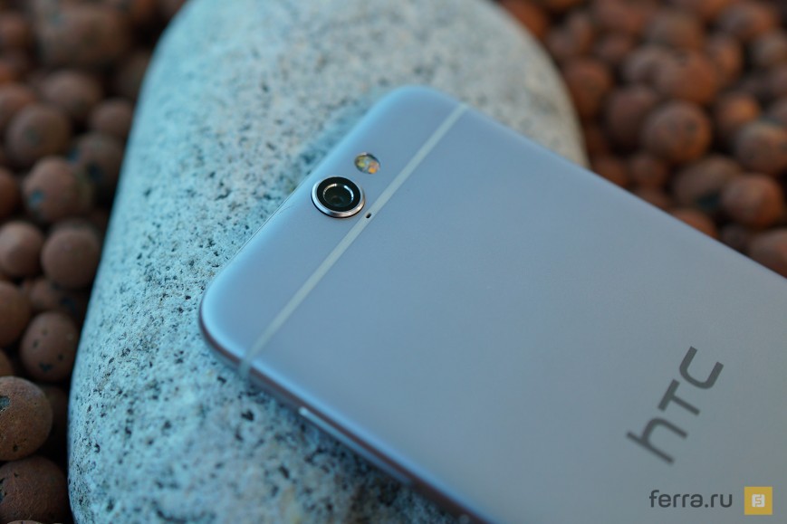 Объектив встроенной камеры HTC One A9