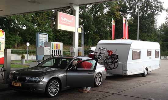 BMW 7 Serie met caravan
