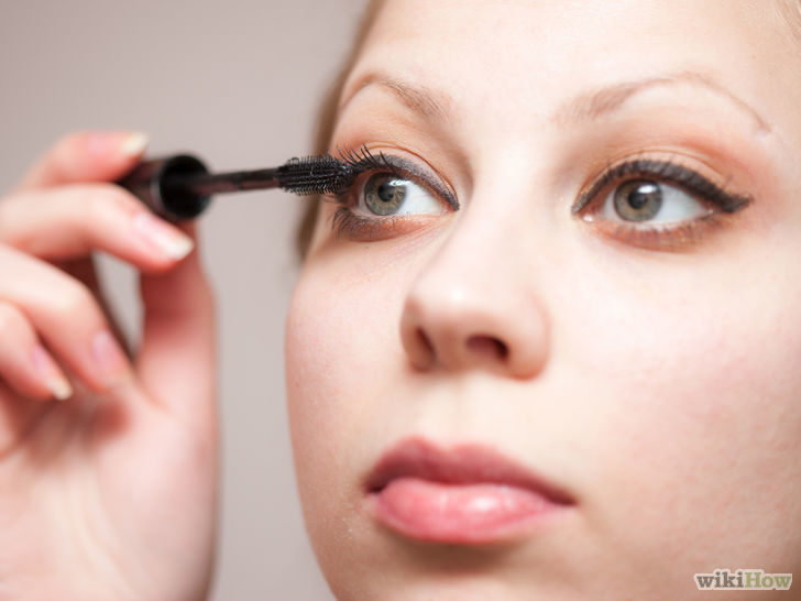 Image titled Apply 60s Eye Makeup Step 5