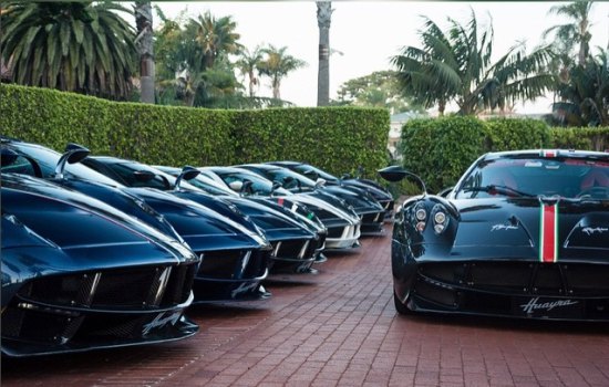 15 foto's van de enorme Pagani-karavaan in LA