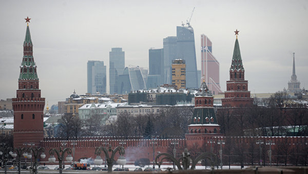 Вид на Московский Кремль с Большого Москворецкого моста. Архивное фото