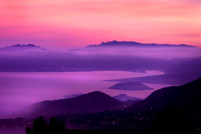 Bask in the Beauty of a Perfect Purple and Pink Sunset