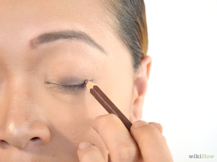 Image titled Apply 1930s Style Eye Makeup Step 6
