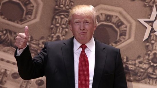Donald Trumbs up