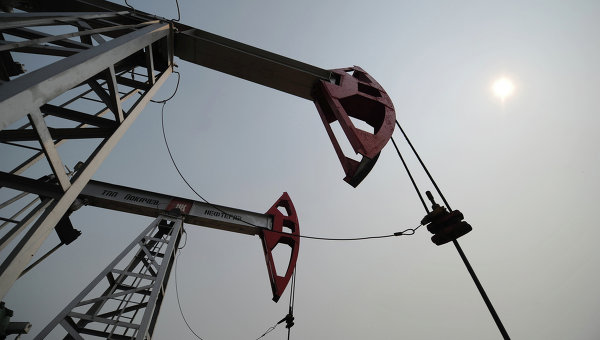Нефтяной станок-качалка. Архивное фото