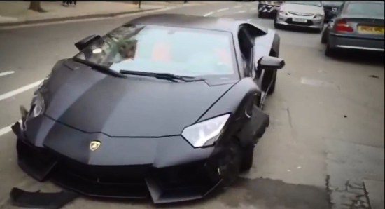 Matzwarte Aventador rijdt even niet meer
