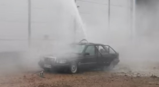 Mercedes 190E vs. Waterkanon