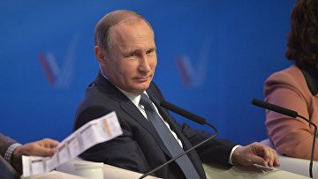 Президент России Владимир Путин принимает участие в пленарном заседании межрегионального форума Общероссийского народного фронта (ОНФ) в Ставрополе