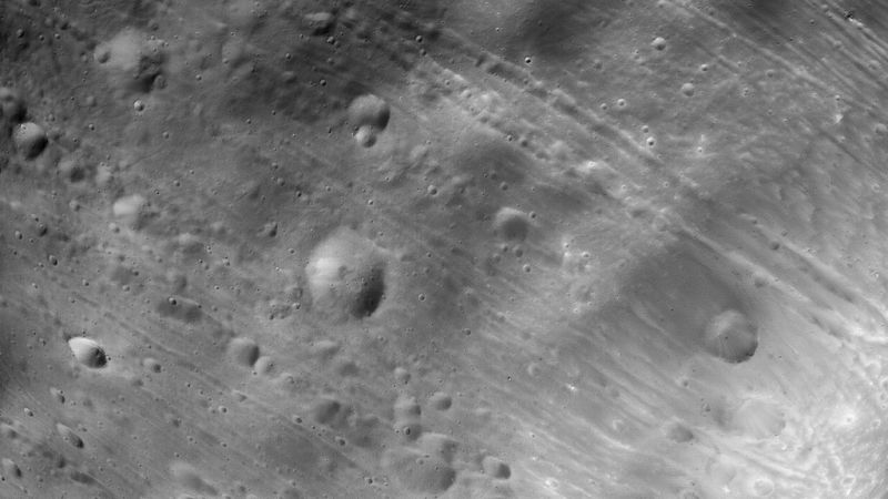 One of Mars' Moons Is Literally Pulling Itself to Pieces