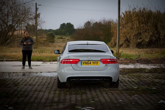Jaguar XE met een fan