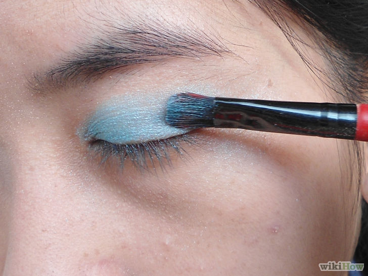 Image titled Apply an Aqua Marine Look on Your Eyes Step 3