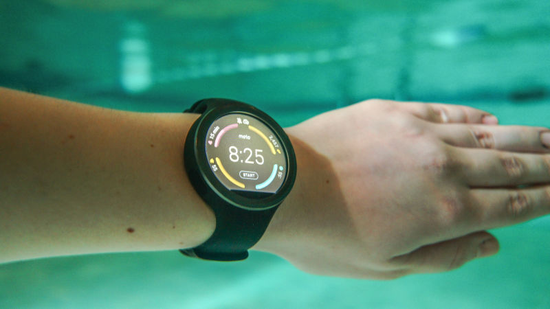 Moto 360 Sport Review: Horrible Software Sinks It