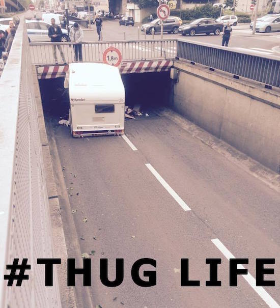 Nederlanders met caravan MASSAAL uitgelachen door Fransen