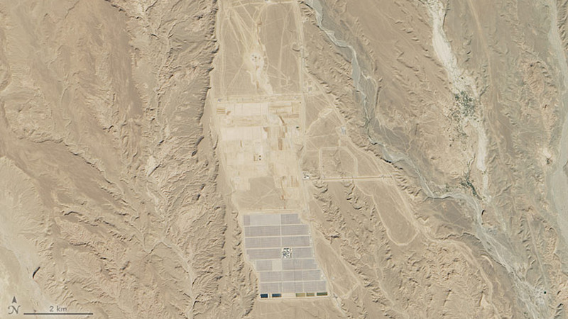 Watch a Massive Solar Power Plant Take Shape in the Sahara Desert