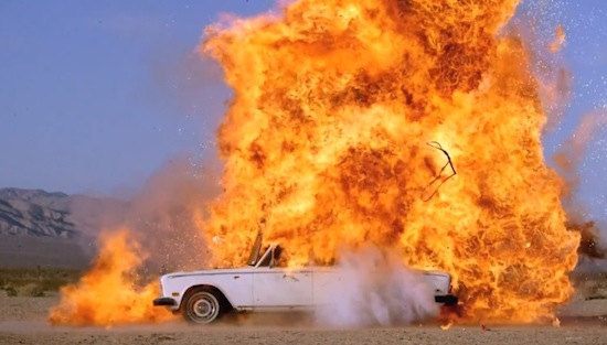 Man laat Rolls-Royce exploderen