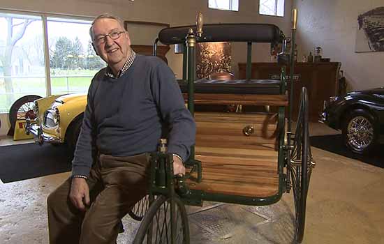 Eddy met zijn replica-Benz