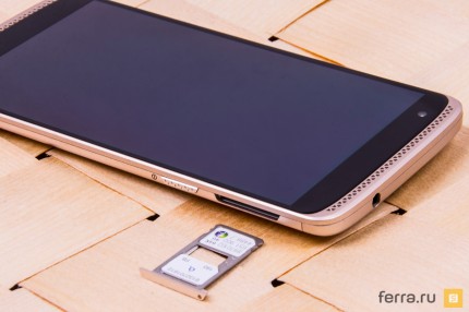 Две Nano-SIM или Micro SD + Nano-SIM