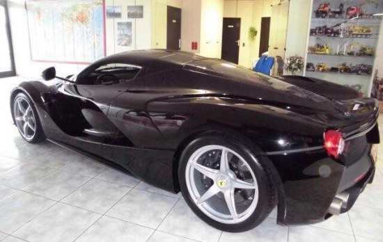 LaFerrari Zwart