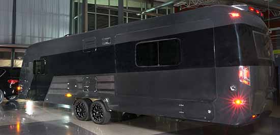 De CR-1 is een HUGE carbon caravan