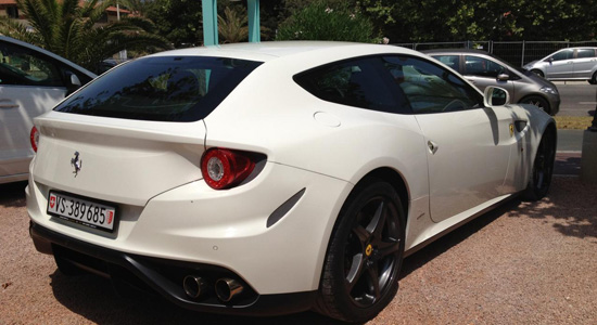 Zwitserse Ferrari FF op Ibiza?!