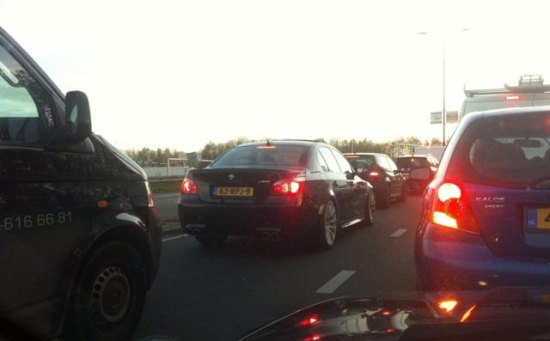 M5 met V10 in de file