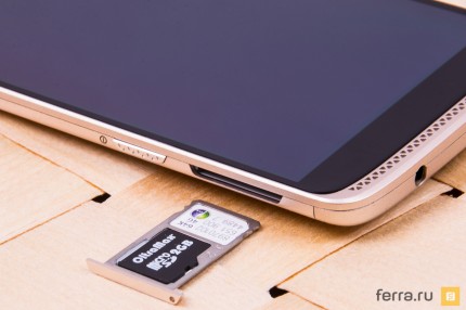 Две Nano-SIM или Micro SD + Nano-SIM