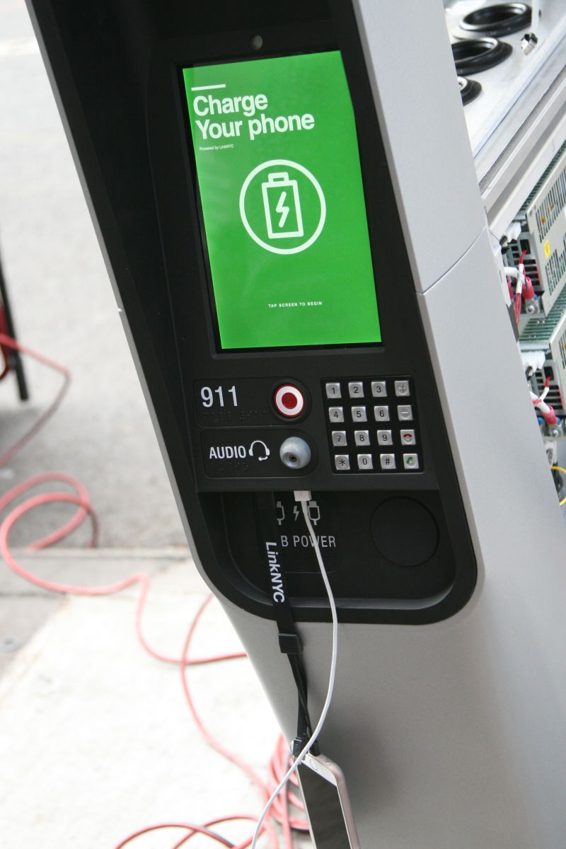 NYC's New Gigabit Wifi Hotspots Work Like Payphones From the Future
