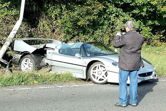Zilveren F50 crasht in Engeland