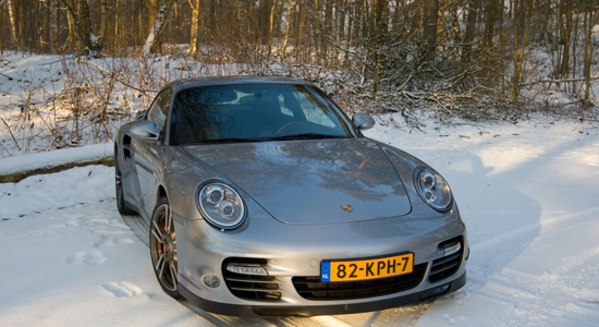 Porsche 911 Turbo (997 mk2) in de sneeuw