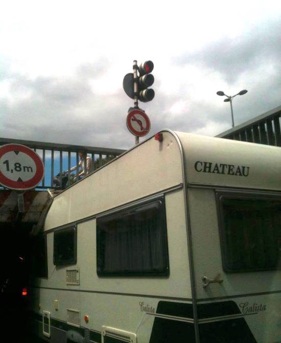 Nederlanders met caravan MASSAAL uitgelachen door Fransen