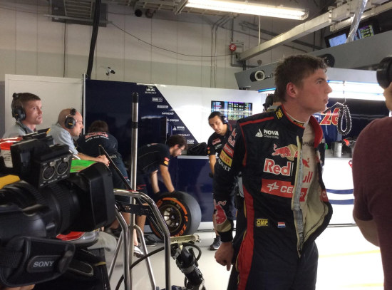 Max Verstappen in de pitbox