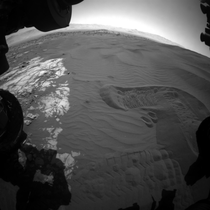 Curiosity Is Using Sweet New Tools to Explore Martian Sand Dunes